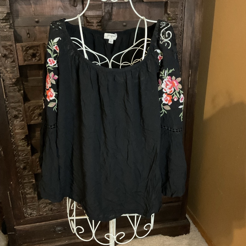 Umgee Black Blouse with Floral Embroidery